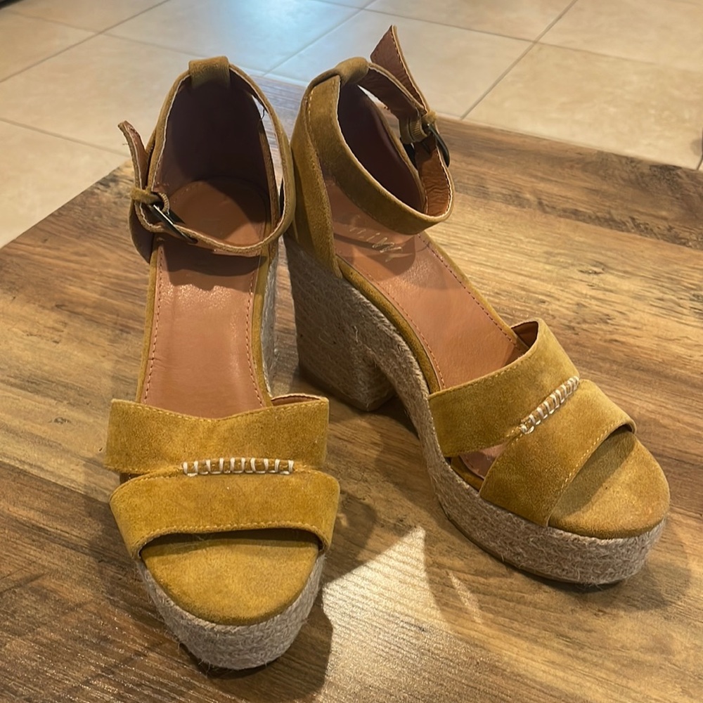 Platform sandals